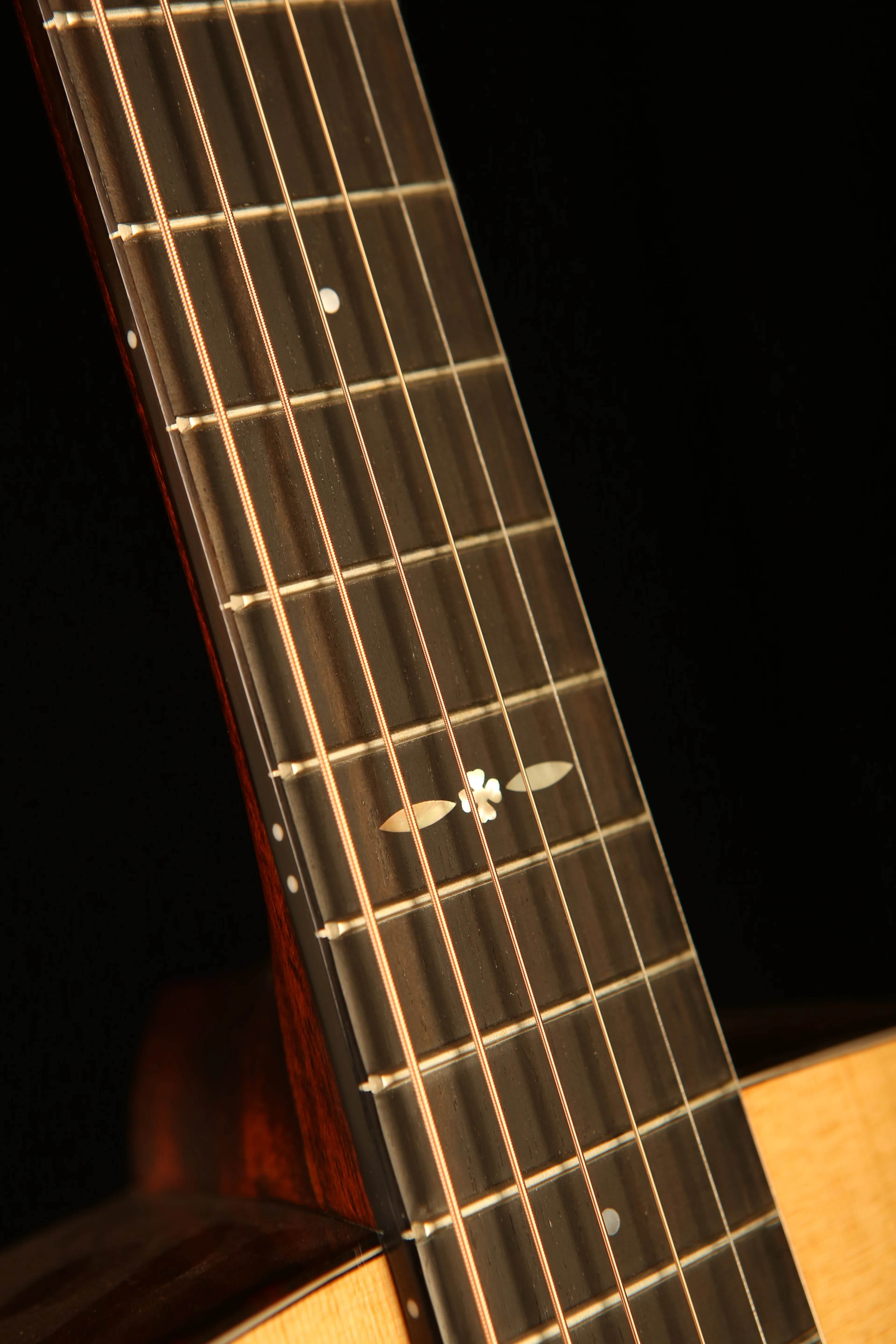 Eastman E1OM Special 'Thermo-Cured Sitka Spruce / Quilted Sapele' Acoustic Guitar - Image 7
